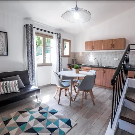 Petite Maison De Vacance Vue Le Lavandou
